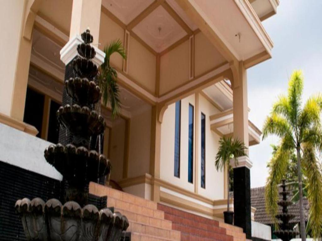King Hotel Wates  Exterior foto